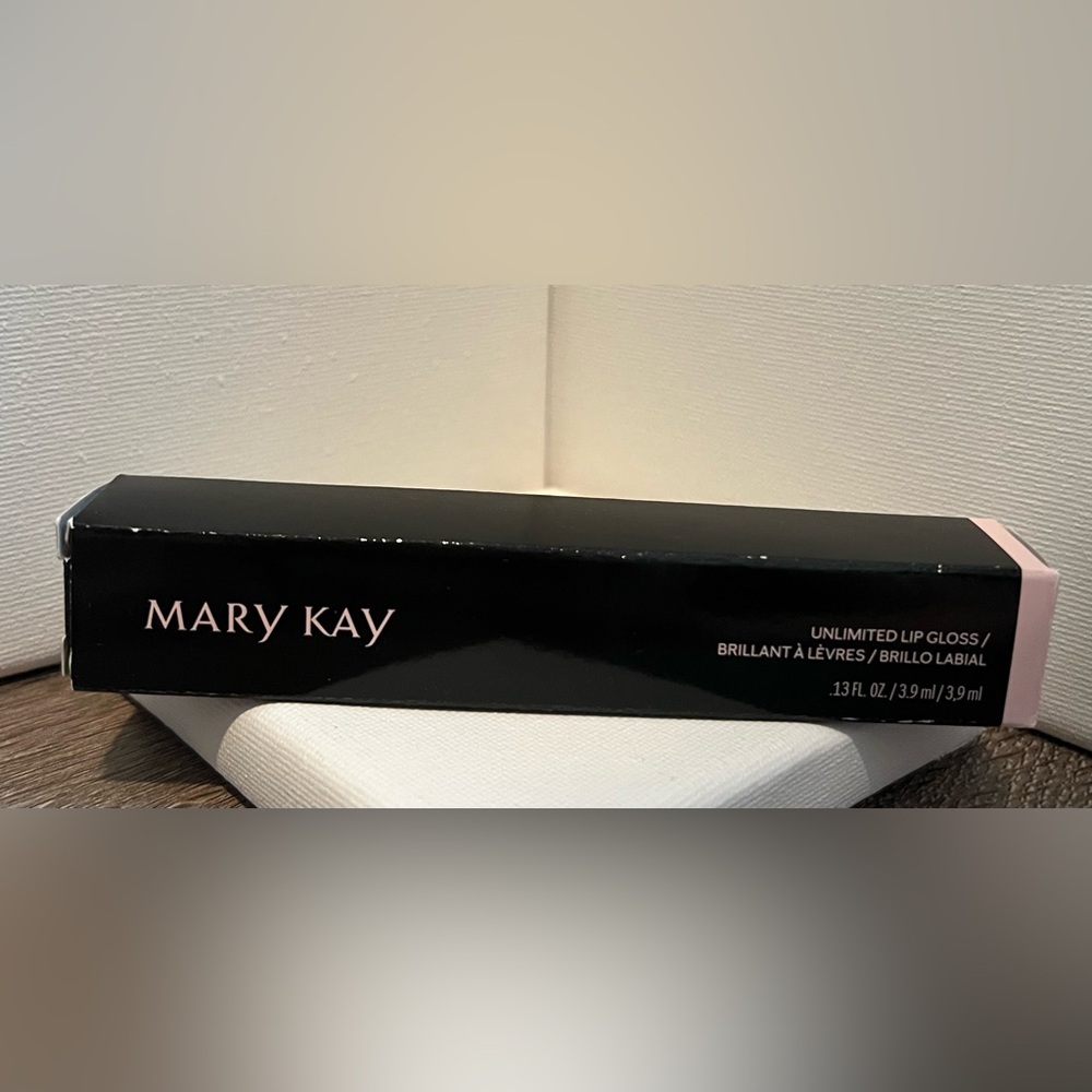 Mary Kay Unlimited Lip Gloss - Elegant Black and Soft Pink